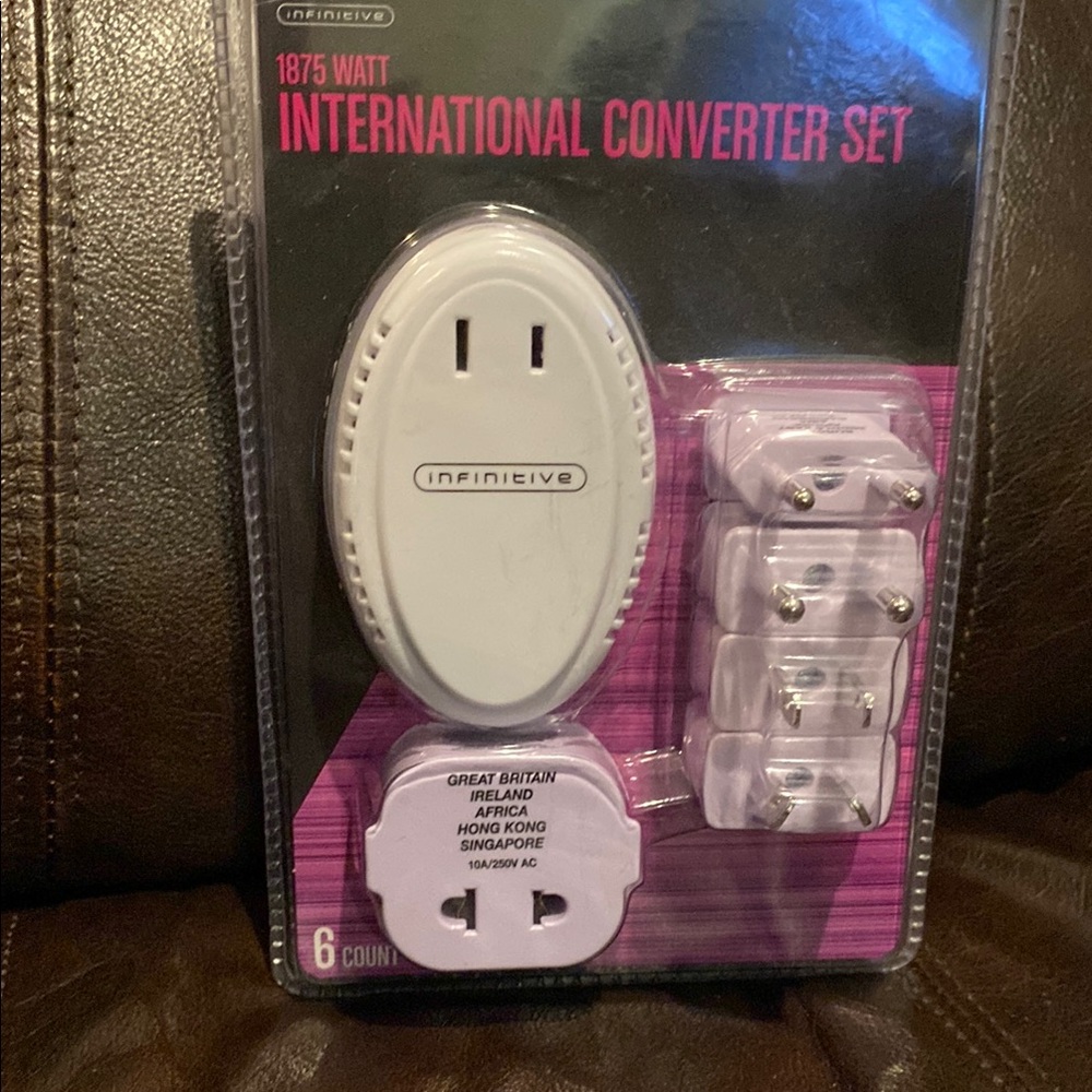 Infinitive 1975 Watt International Converter Set - White